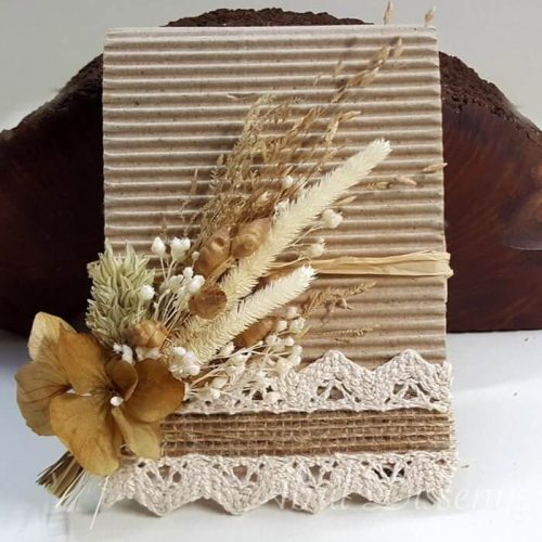 Blog notas lapiz con flor seca arena