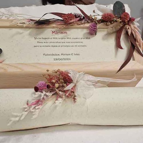 Caja con Marco y Pergamino Caja con marco y flores